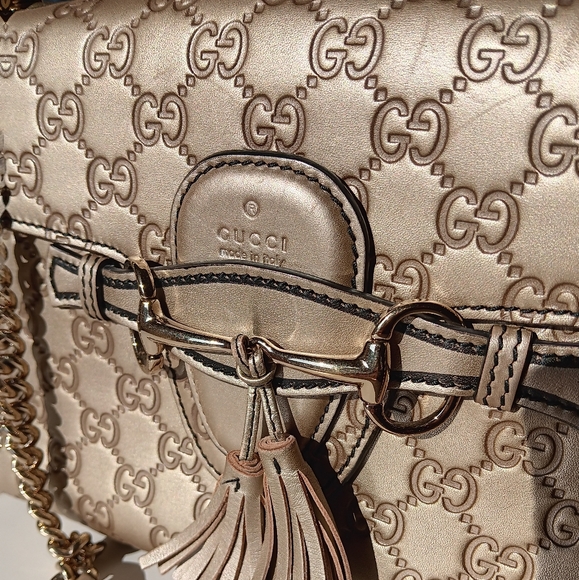 Gucci medium Emily gold embossed shoulder bag - Picture 2 of 16